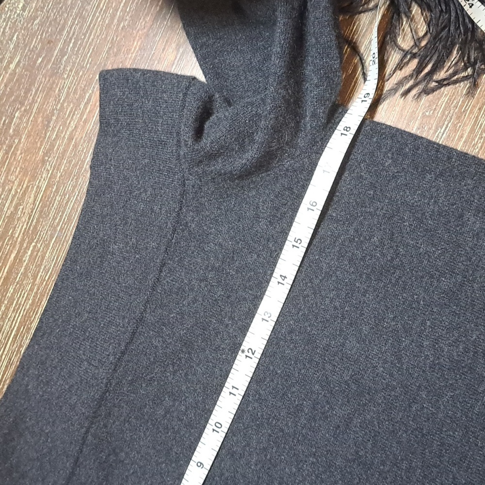 Neiman Marcus Cashmere Sweater Gray Embellished Ostrich Feathers Size Medium - Picture 10 of 16